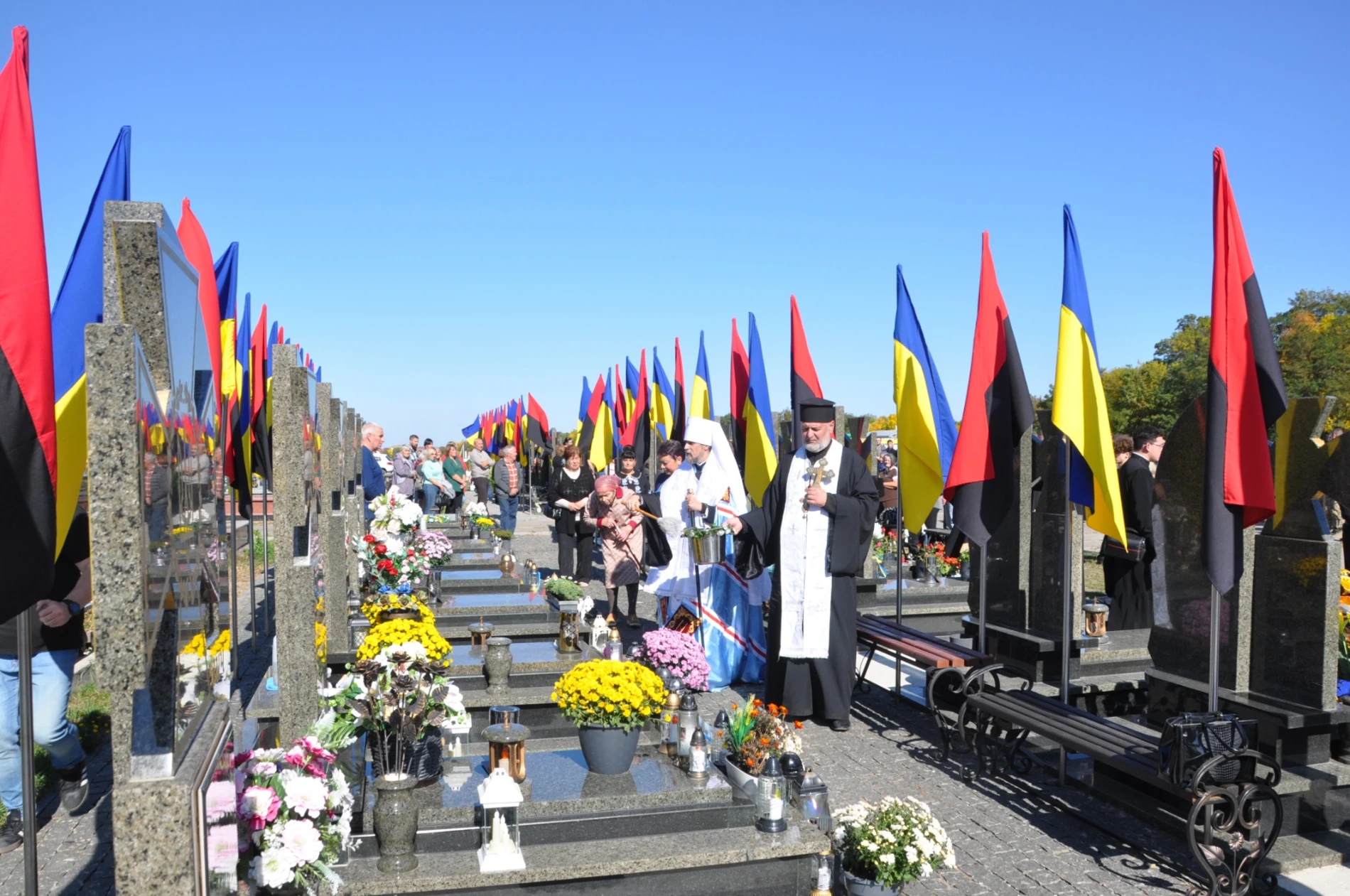У Чорткові Глава УГКЦ Преосвященний Святослав посвятив пам’ятники загиблим Героям