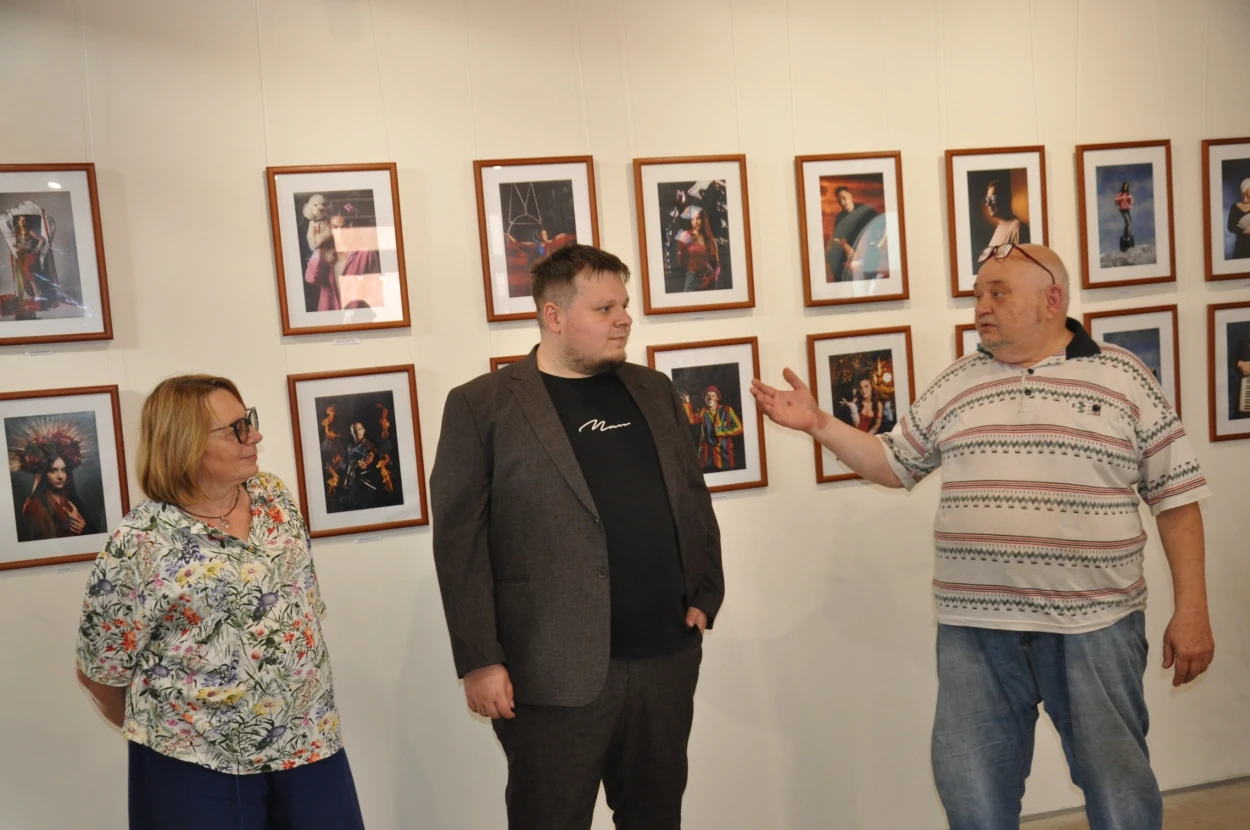 «Дивитися» – запрошує переглянути персональну виставку чортківський фотохудожник Антон Гонтар