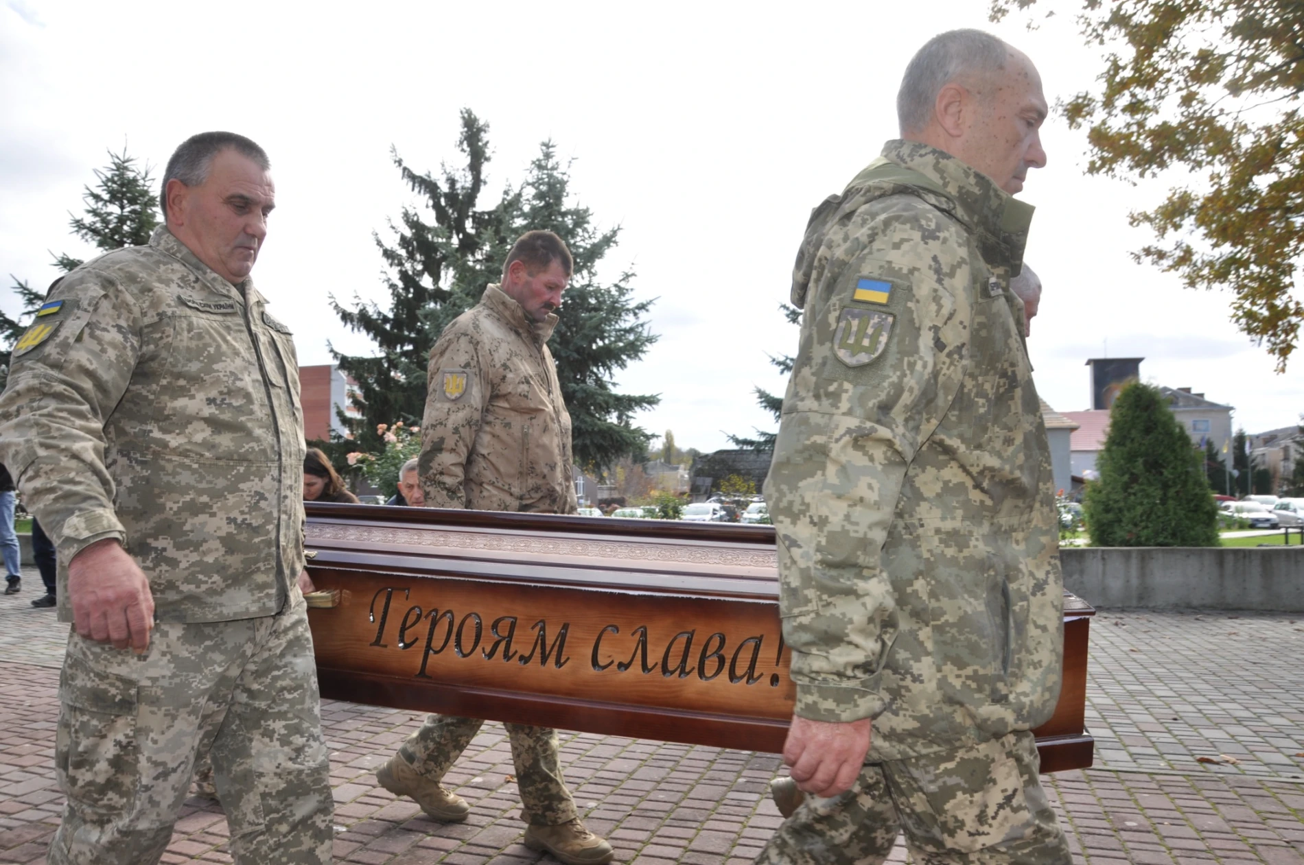 141-им «човником причалив» до катедрального собору Чорткова загиблий на війні Герой Левенець Василь
