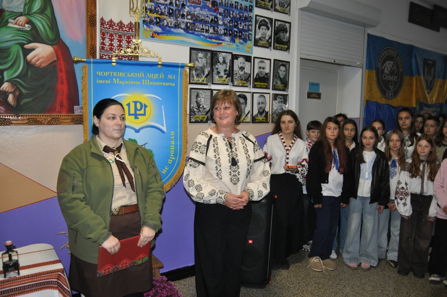 У Чортківському ліцеї № 1 відзначили сторіччя свого видатного випускника спецпогашенням марки