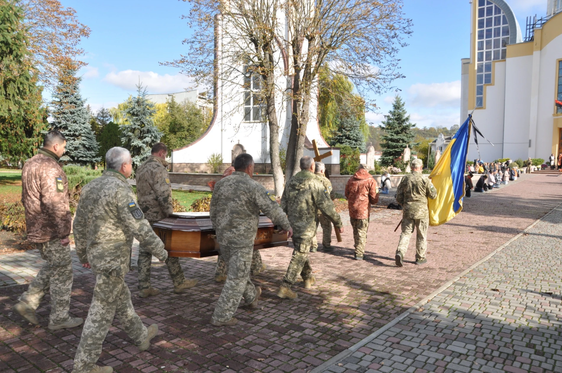 141-им «човником причалив» до катедрального собору Чорткова загиблий на війні Герой Левенець Василь