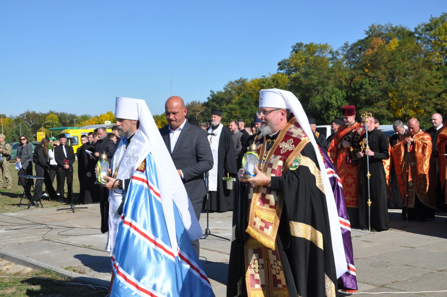 У Чорткові Глава УГКЦ Преосвященний Святослав посвятив пам’ятники загиблим Героям