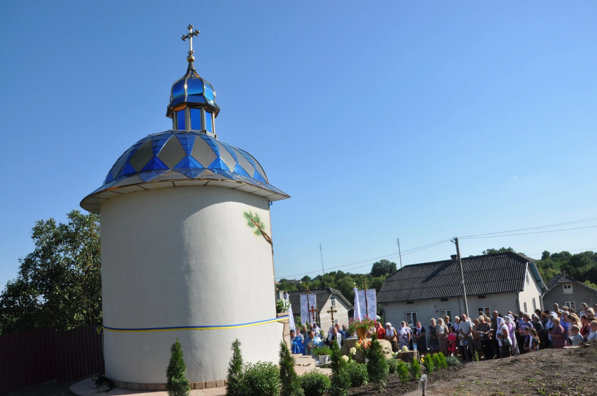 У Косові, що на Чортківщині, посвятили оновлену каплицю Богородиці з цікавою і трагічною історією