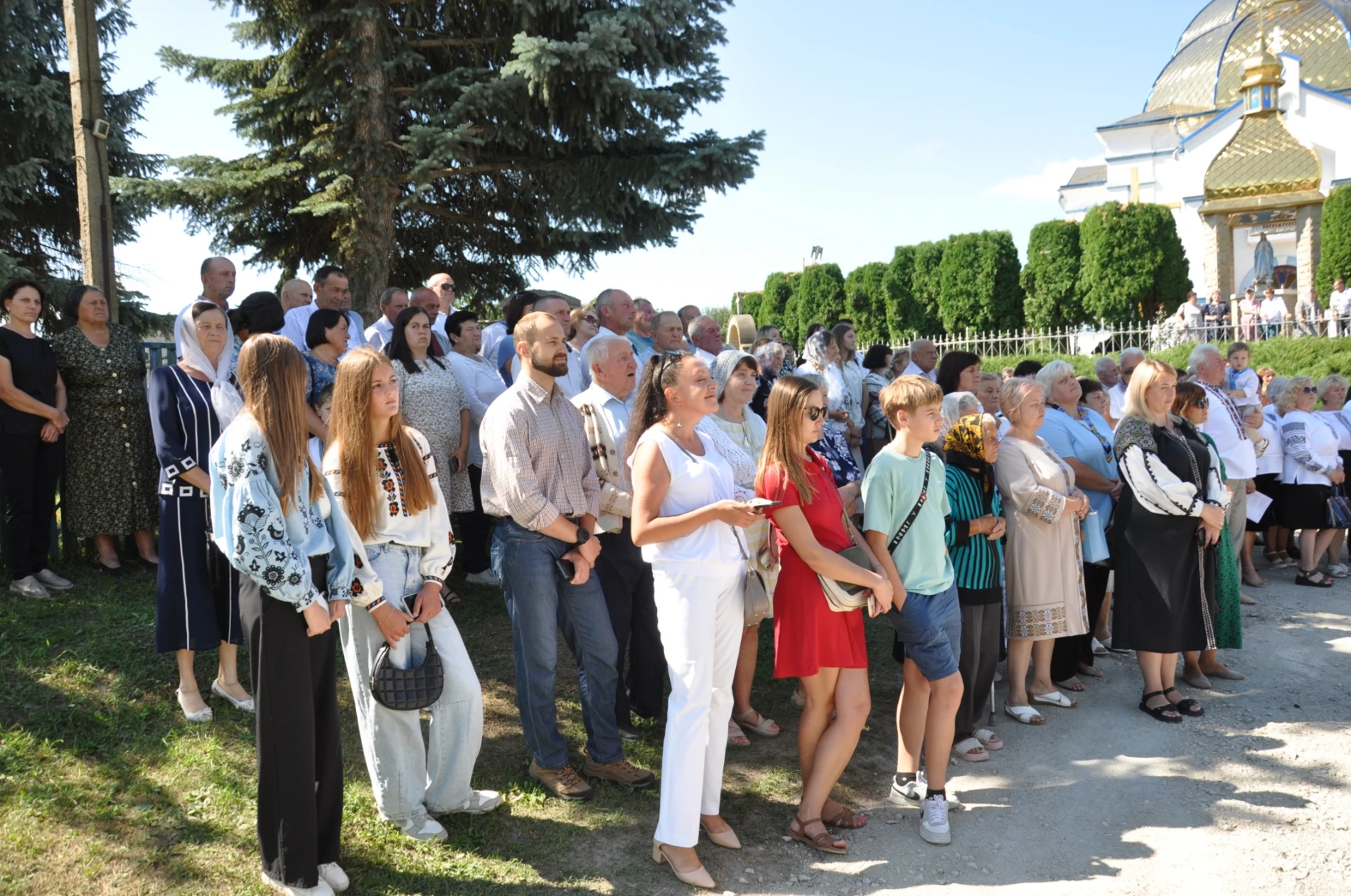 Біла – в бронзі: незвичайний подарунок благодійника рідному селу
