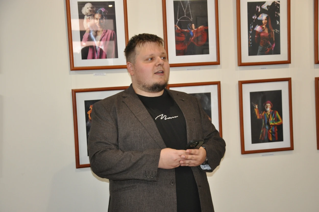 «Дивитися» – запрошує переглянути персональну виставку чортківський фотохудожник Антон Гонтар