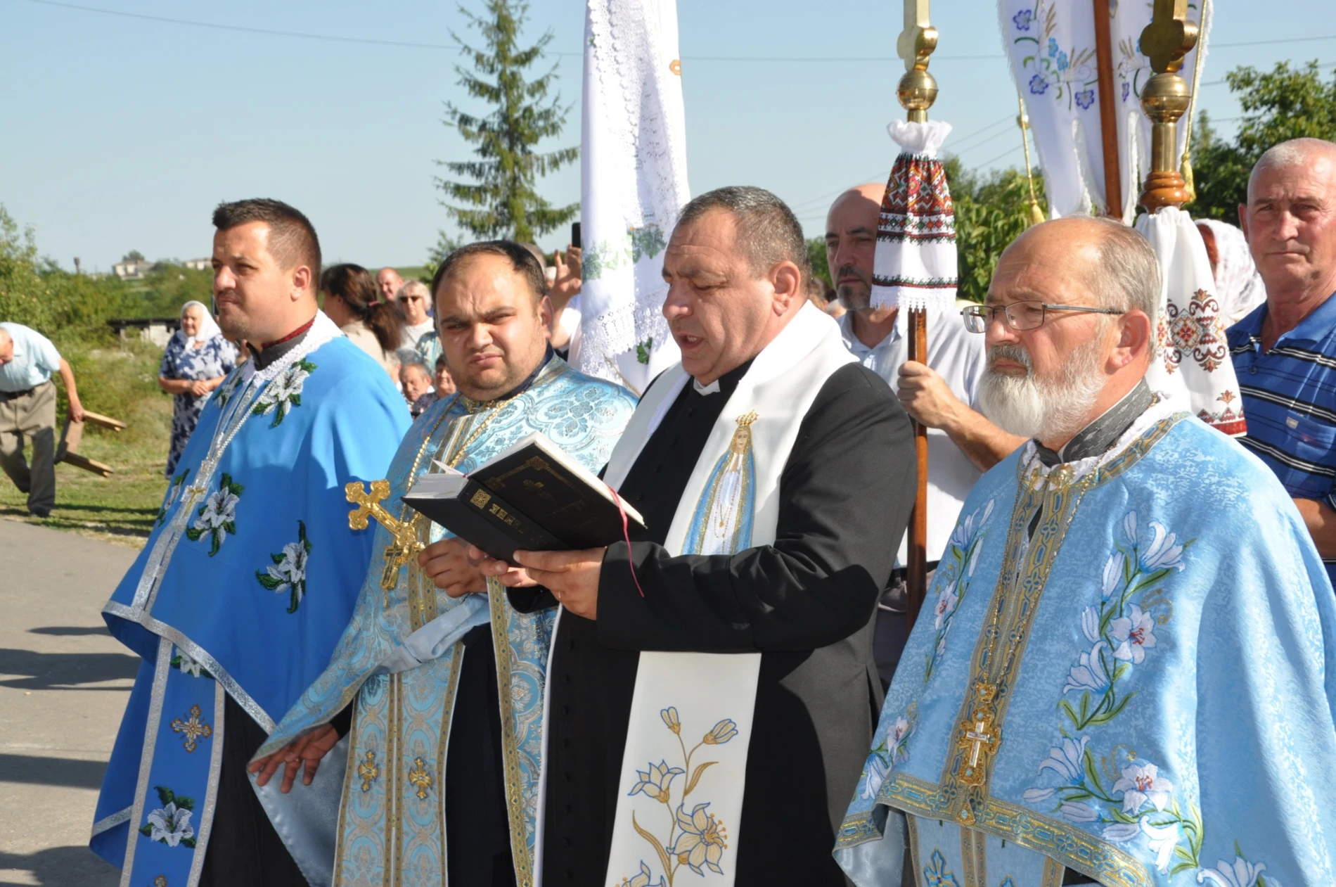 У Косові, що на Чортківщині, посвятили оновлену каплицю Богородиці з цікавою і трагічною історією