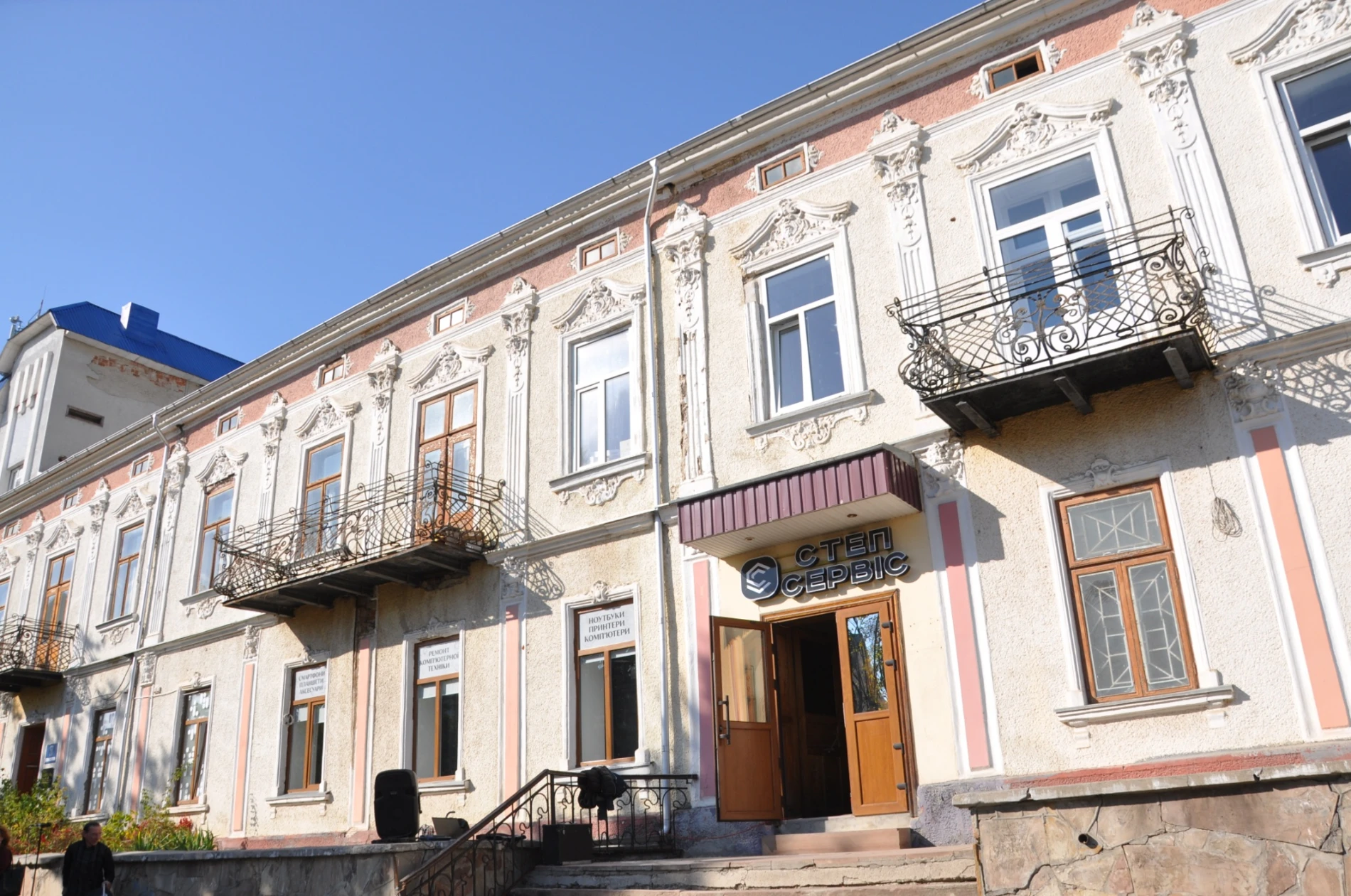 Місточок, що єднає людей за тисячі кілометрів: пошті у Чорткові – 140 років!