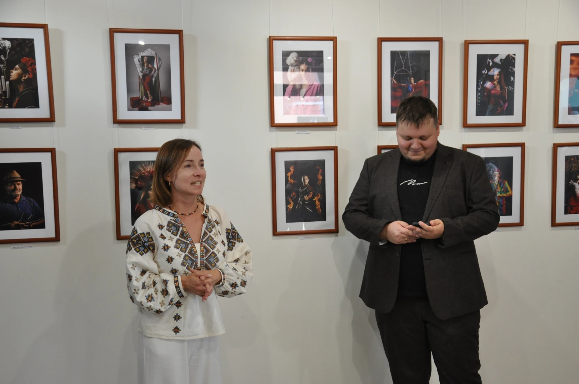 «Дивитися» – запрошує переглянути персональну виставку чортківський фотохудожник Антон Гонтар