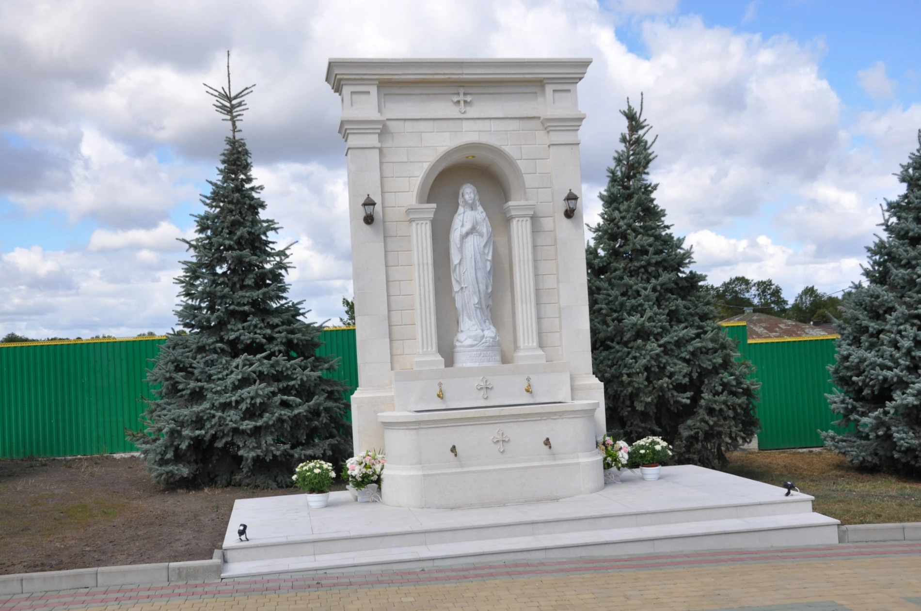 «Хто сіє щедро, той щедро й жатиме»: у Звинячі освятили величний духовний комплекс – Санктуарій Води