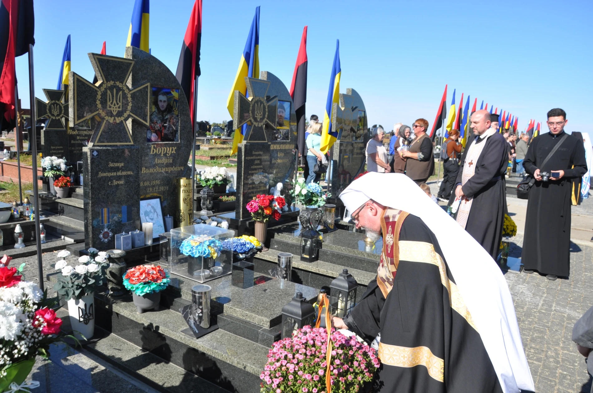 У Чорткові Глава УГКЦ Преосвященний Святослав посвятив пам’ятники загиблим Героям