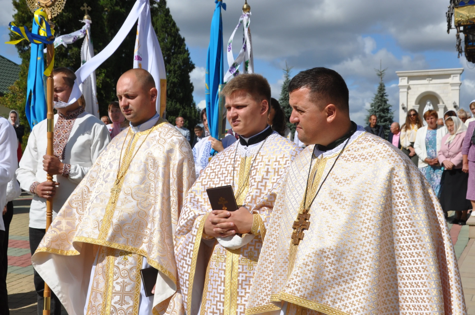 «Хто сіє щедро, той щедро й жатиме»: у Звинячі освятили величний духовний комплекс – Санктуарій Води