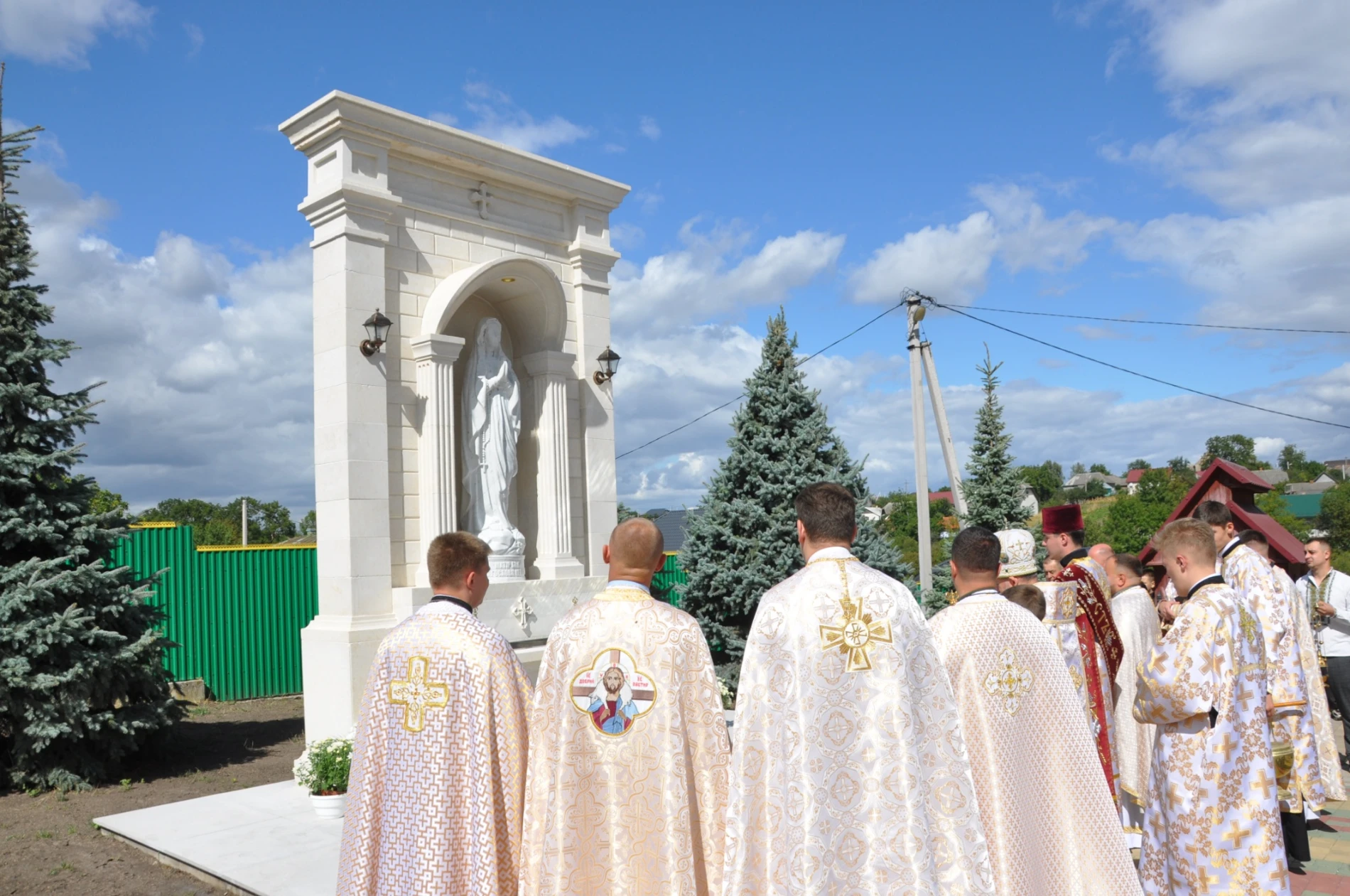 «Хто сіє щедро, той щедро й жатиме»: у Звинячі освятили величний духовний комплекс – Санктуарій Води