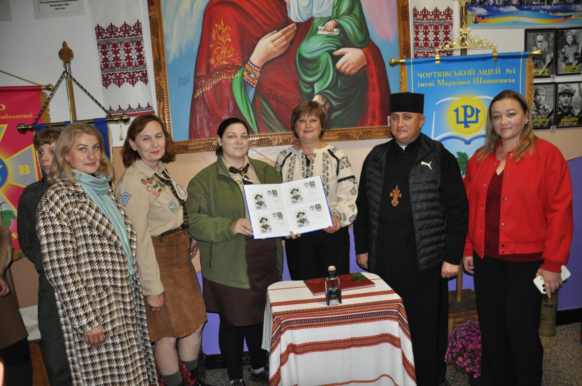У Чортківському ліцеї № 1 відзначили сторіччя свого видатного випускника спецпогашенням марки