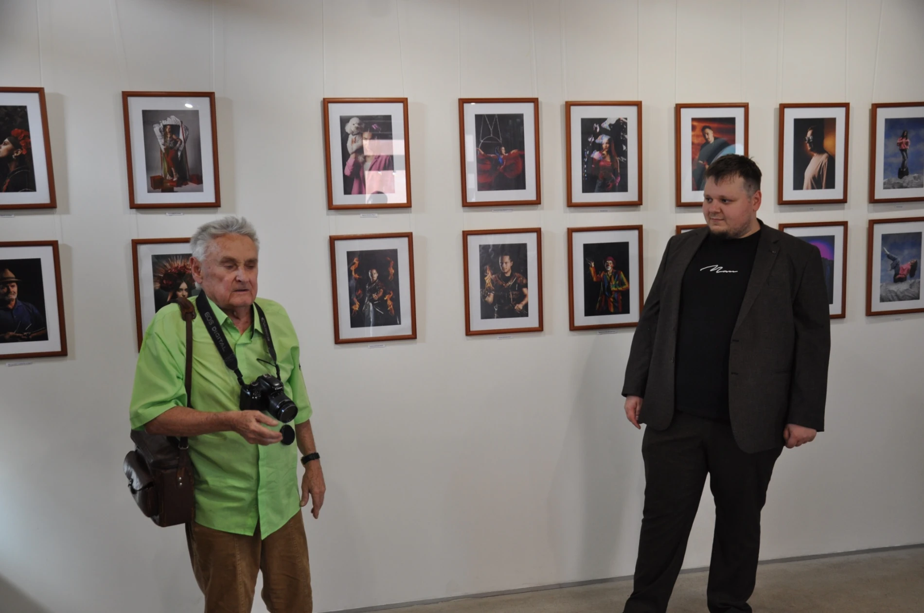 «Дивитися» – запрошує переглянути персональну виставку чортківський фотохудожник Антон Гонтар
