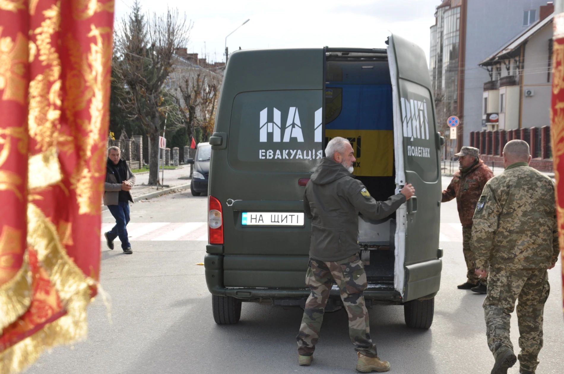141-им «човником причалив» до катедрального собору Чорткова загиблий на війні Герой Левенець Василь