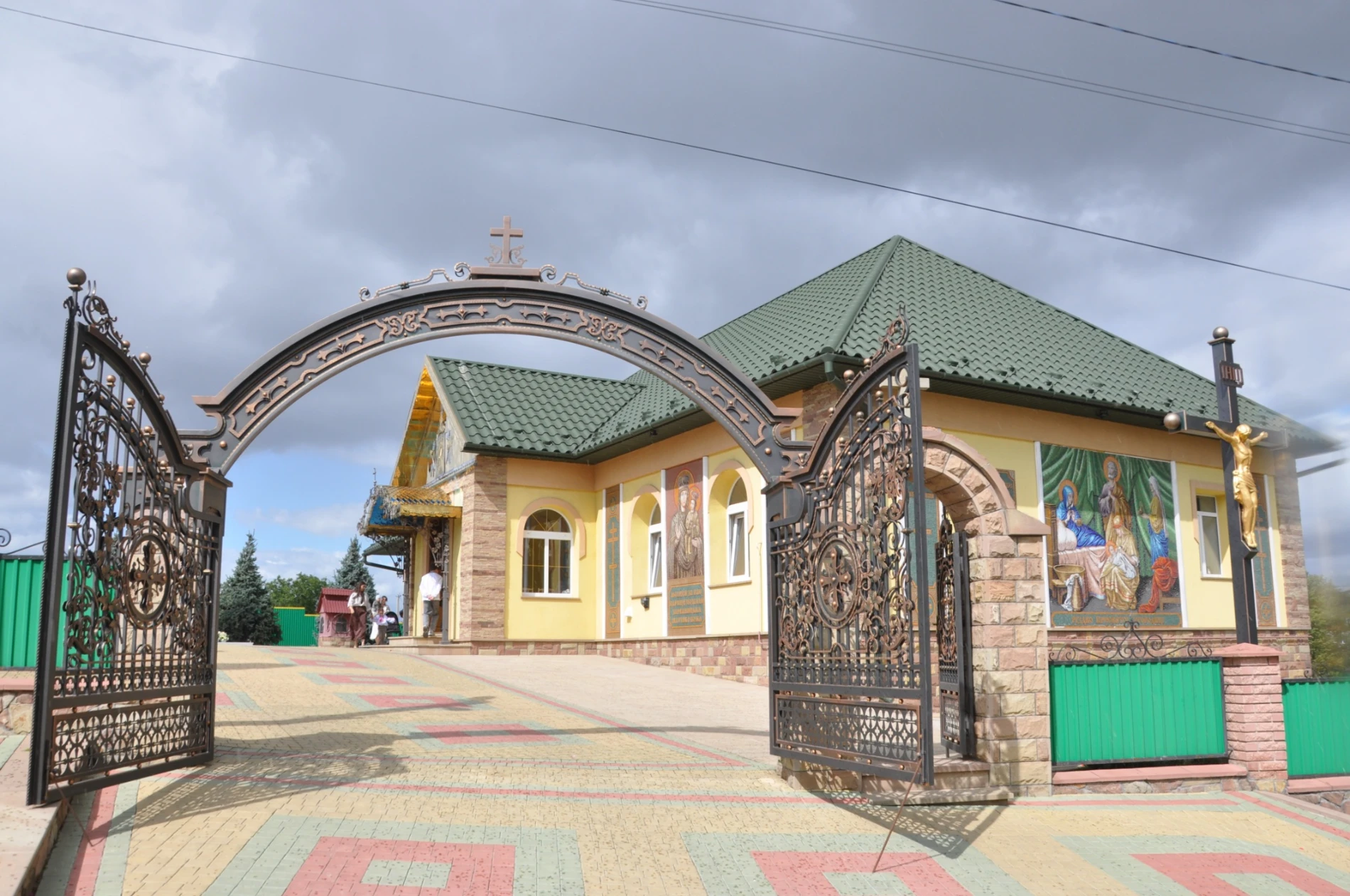 «Хто сіє щедро, той щедро й жатиме»: у Звинячі освятили величний духовний комплекс – Санктуарій Води