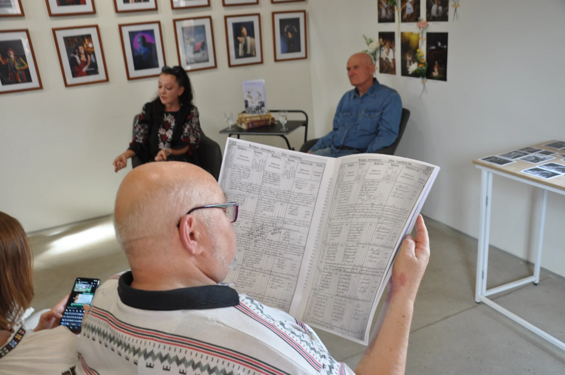 «Просили вас тато, просили мама...»: у Чорткові презентували книгу про старовинні весільні обряди
