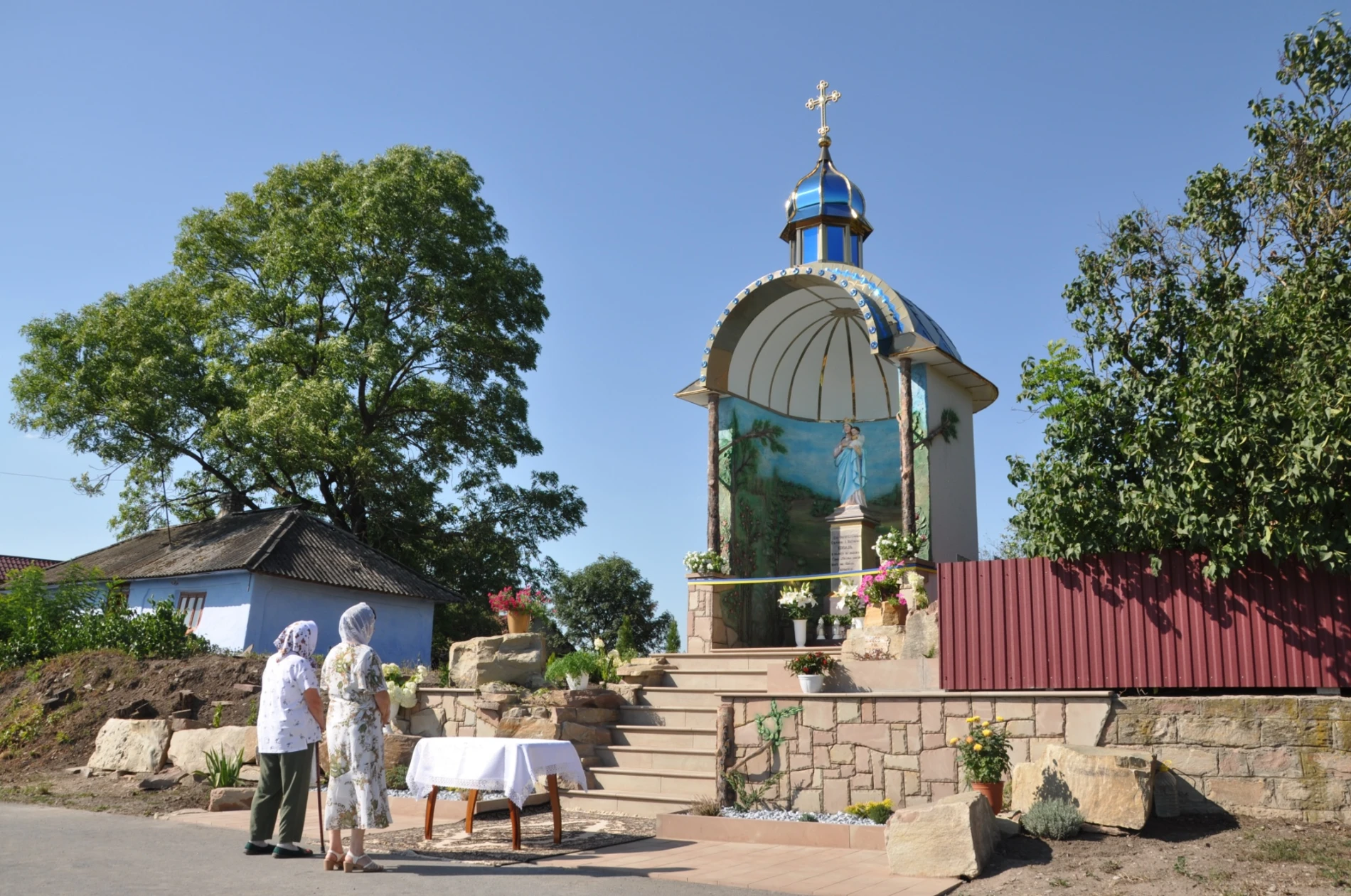 У Косові, що на Чортківщині, посвятили оновлену каплицю Богородиці з цікавою і трагічною історією