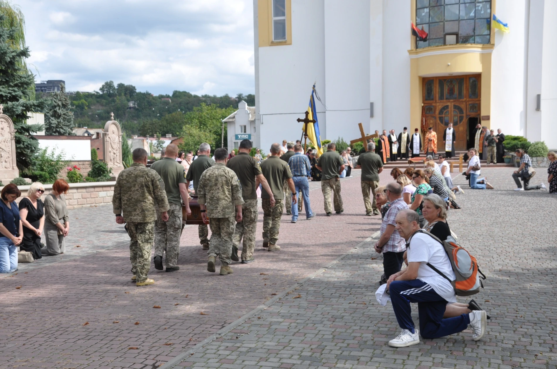 Після двох років невідомості до рідного Джурина повернувся «на щиті» воїн-десантник Тимків Андрій
