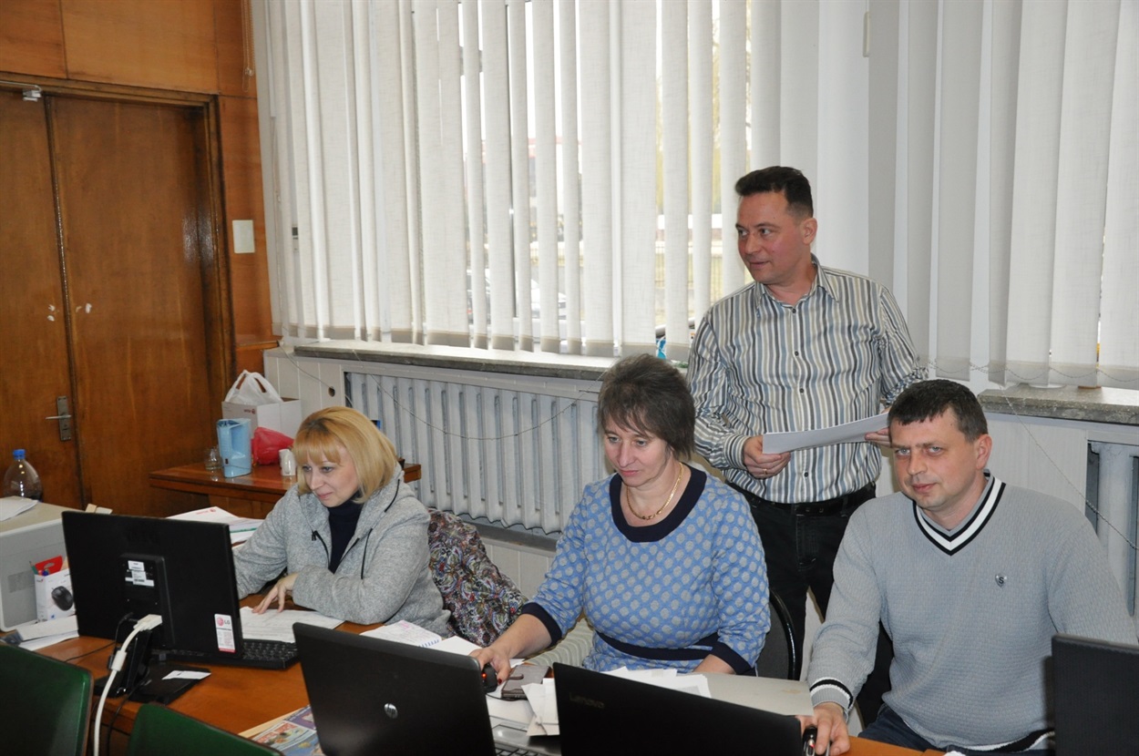 На членах ОВК лежать основна відповідальність за проведення виборів у окрузі 
