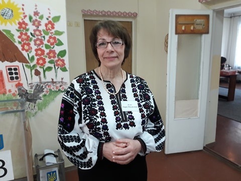На знімку - голова ДВК Марія у вишиванці