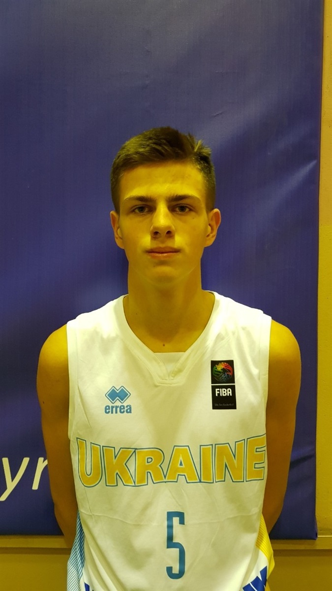 Член юнацької збірної команди України з баскетболу (U-15) 