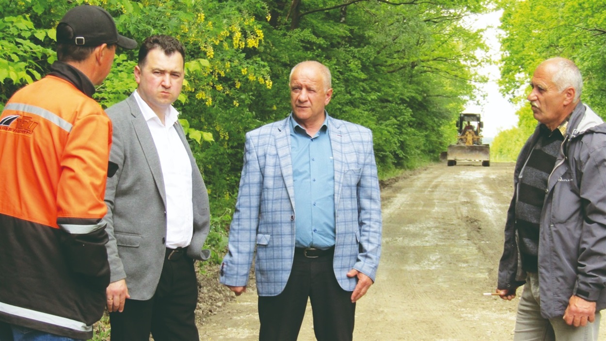 З робочою поїздкою під час ремонту дороги у Сокриринцях