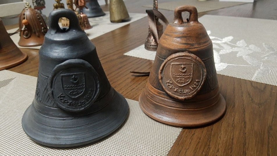 Дзвоники, які символізують Коропець