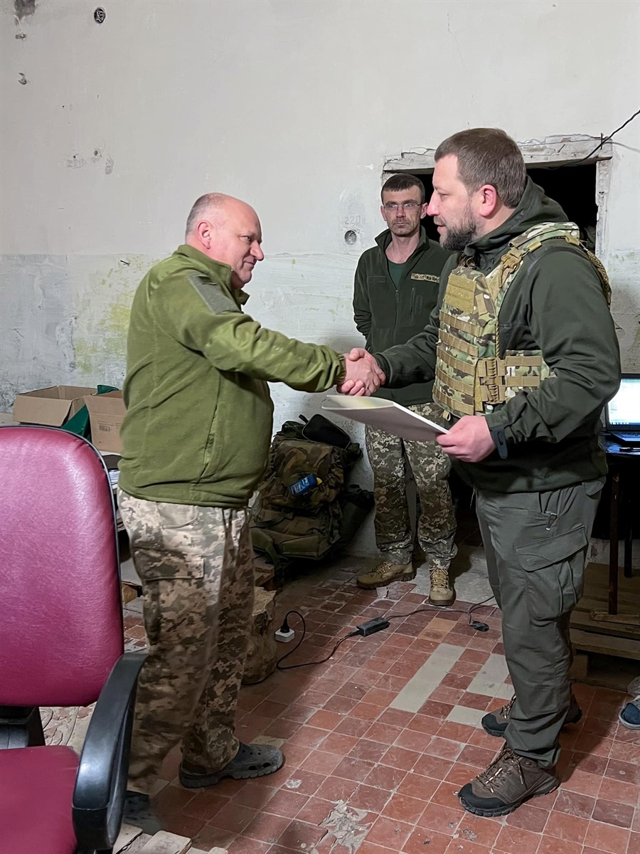 Голова Тернопільської ОВА в часі відвідин 80-го батальйону 105-ї окремої бригади територіальної оборони