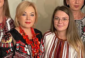 Аліна Чемерис з народною артисткою України Оксаною Білозір