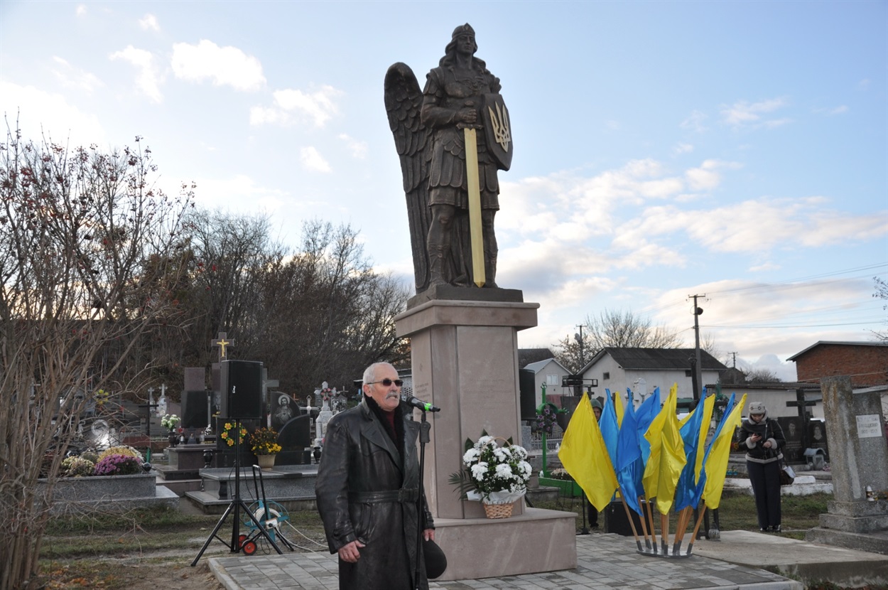 Володимир Мармус на відкритті скульптури Архангела Михаїла у Чорткові. Листопад 2024 р.