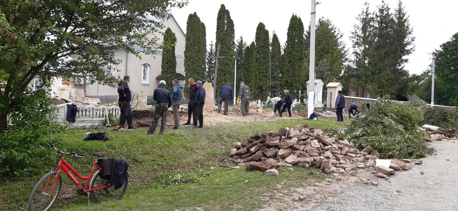 Де сходиться небо і земля: в Антонові освячено духовний комплекс, де струменить благодатна вода