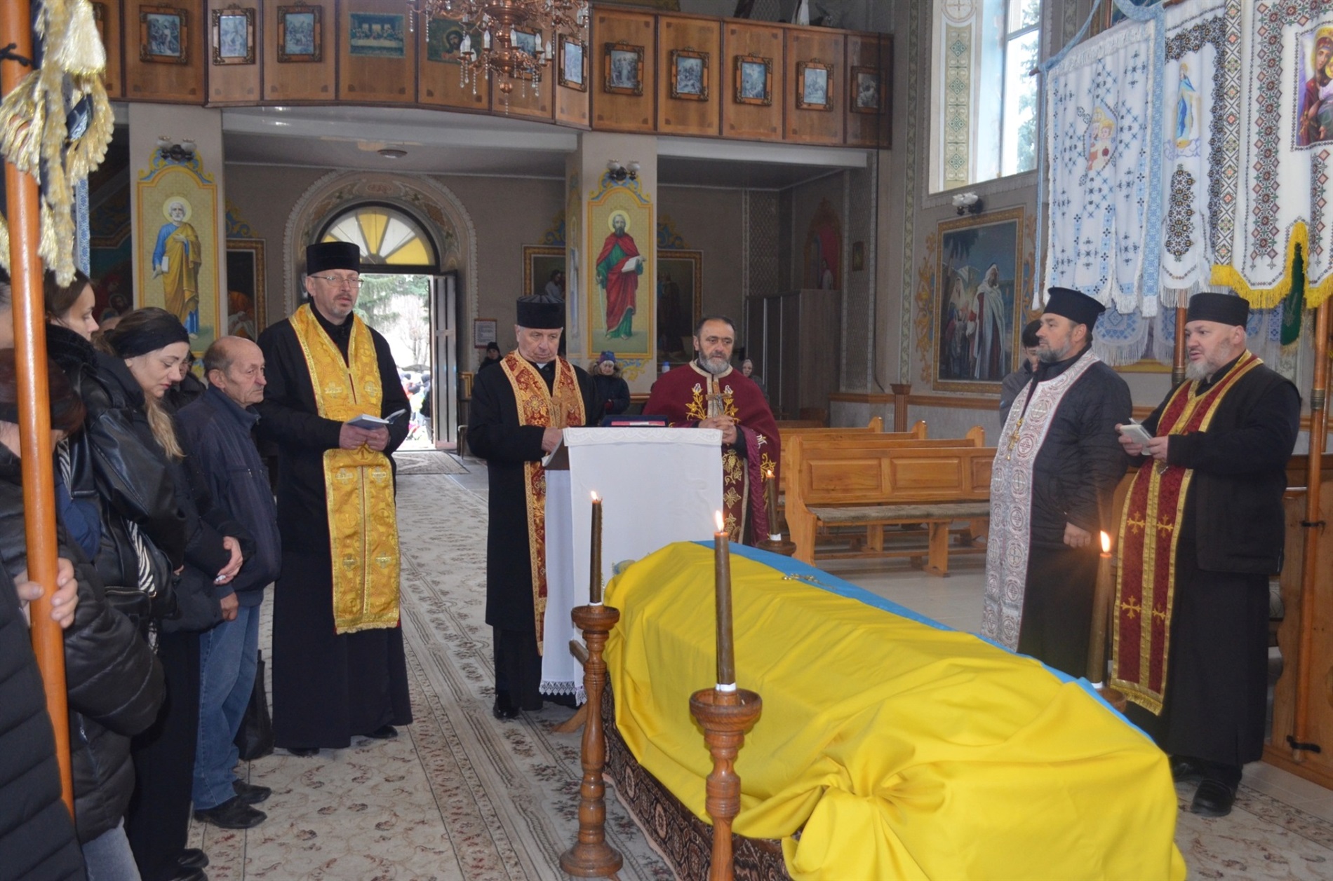 У Білобожниці провели в останню путь ветерана російсько-української війни Возного Сергія