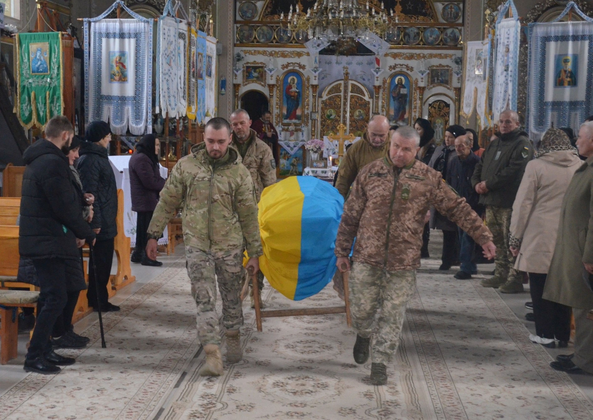 У Білобожниці провели в останню путь ветерана російсько-української війни Возного Сергія