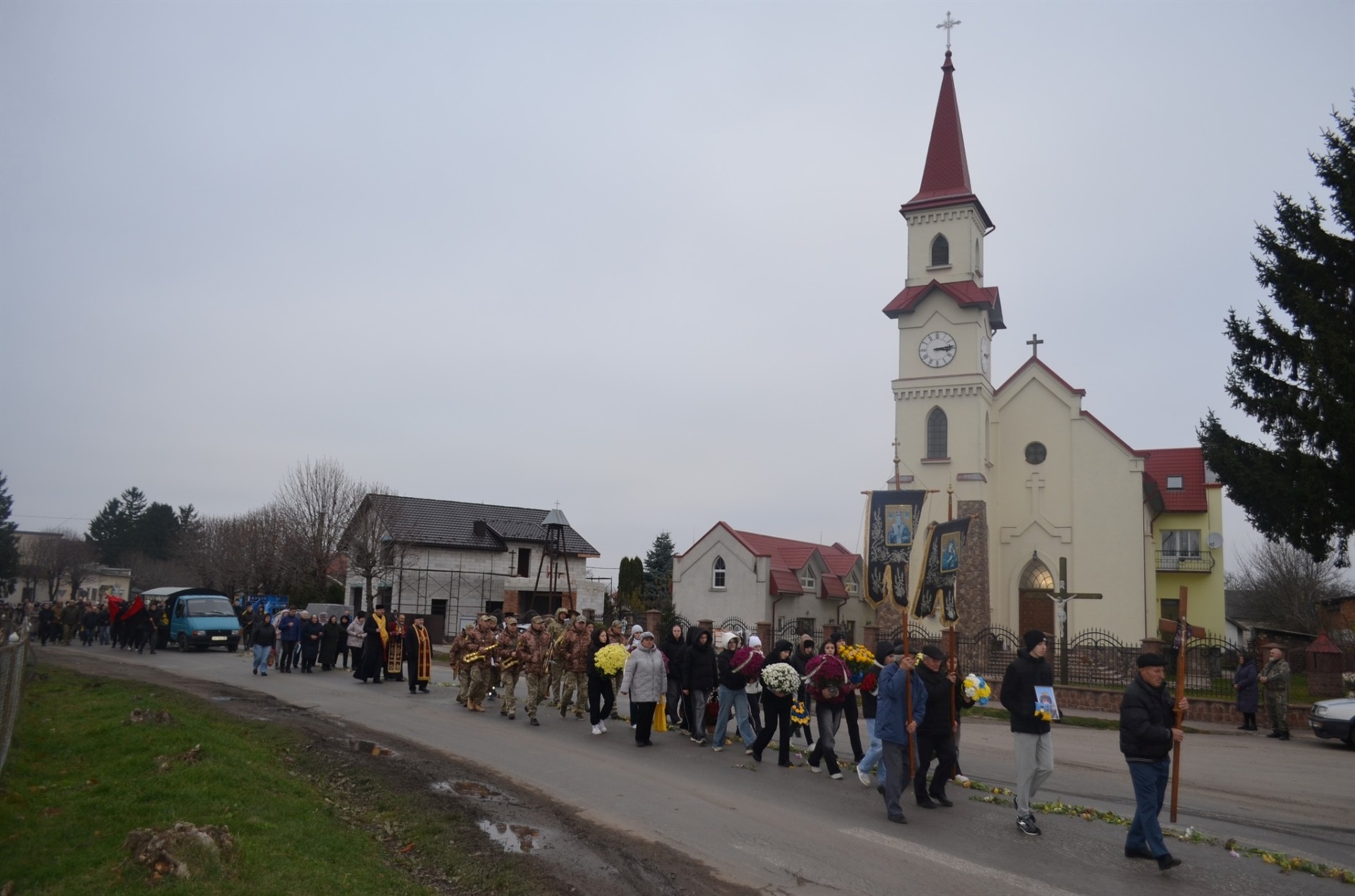 У Білобожниці провели в останню путь ветерана російсько-української війни Возного Сергія