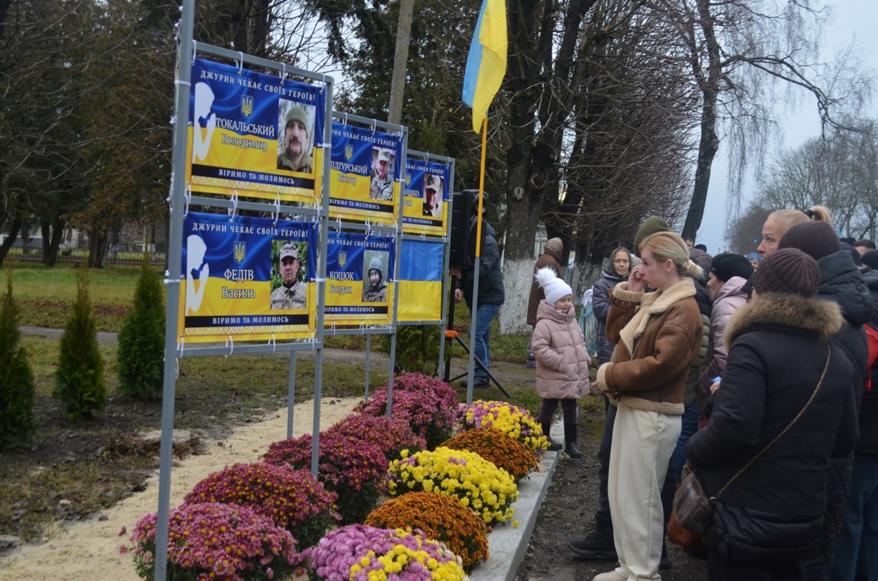 У Джурині, що на Чортківщині, відкрили «Алею Надії» одинадцяти безвісти зниклим захисникам-сельчанам