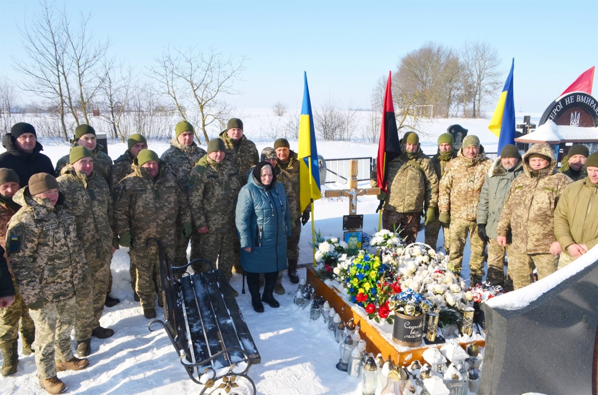У Джуринській Слобідці відкрили меморіальну дошку загиблому Герою-односельцю