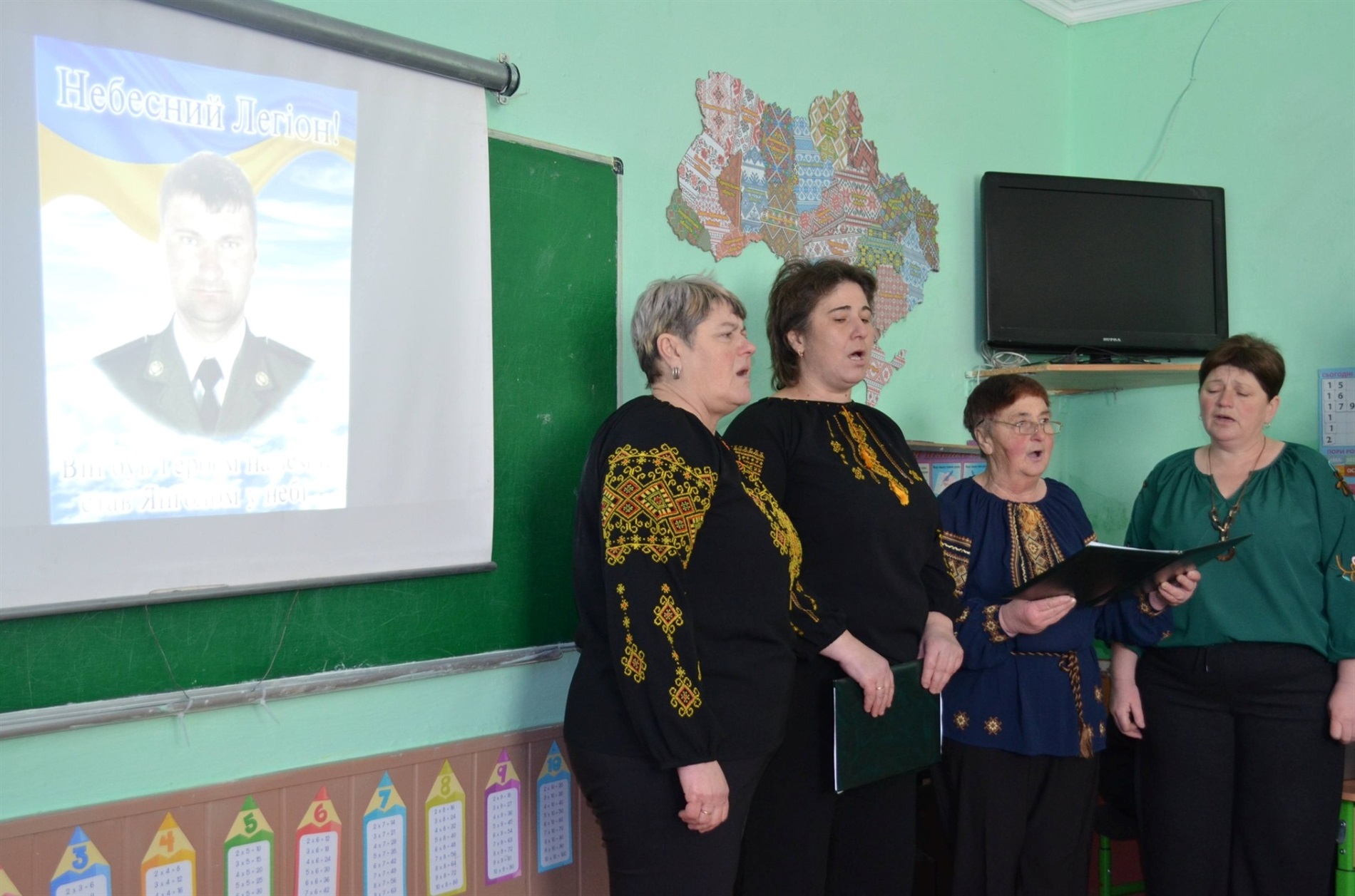 У Джуринській Слобідці відкрили меморіальну дошку загиблому Герою-односельцю