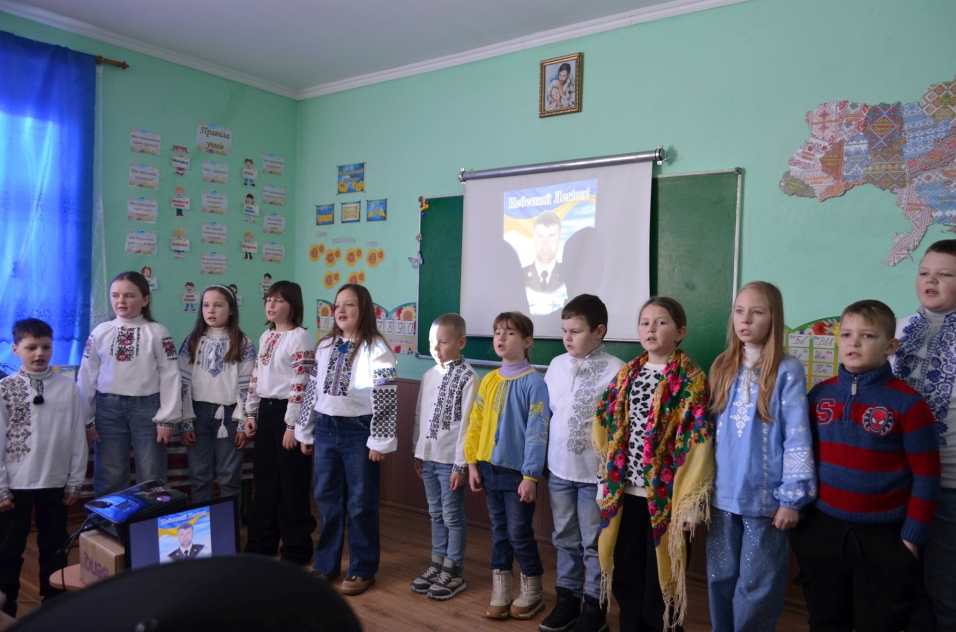 У Джуринській Слобідці відкрили меморіальну дошку загиблому Герою-односельцю