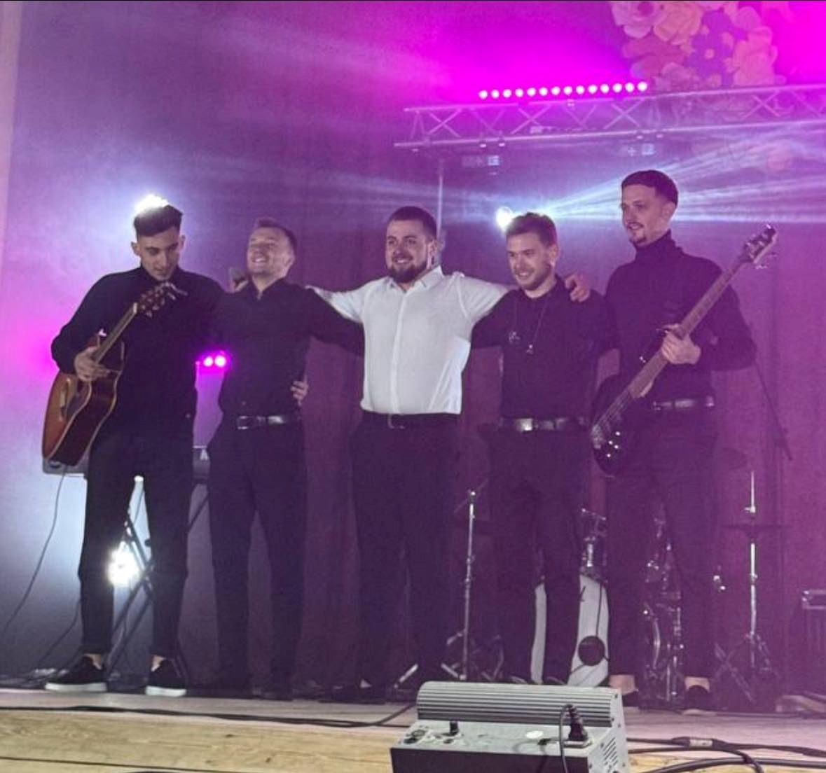 У рідному селі відбувся перший сольний концерт співака з Чортківщини Тараса Крупи