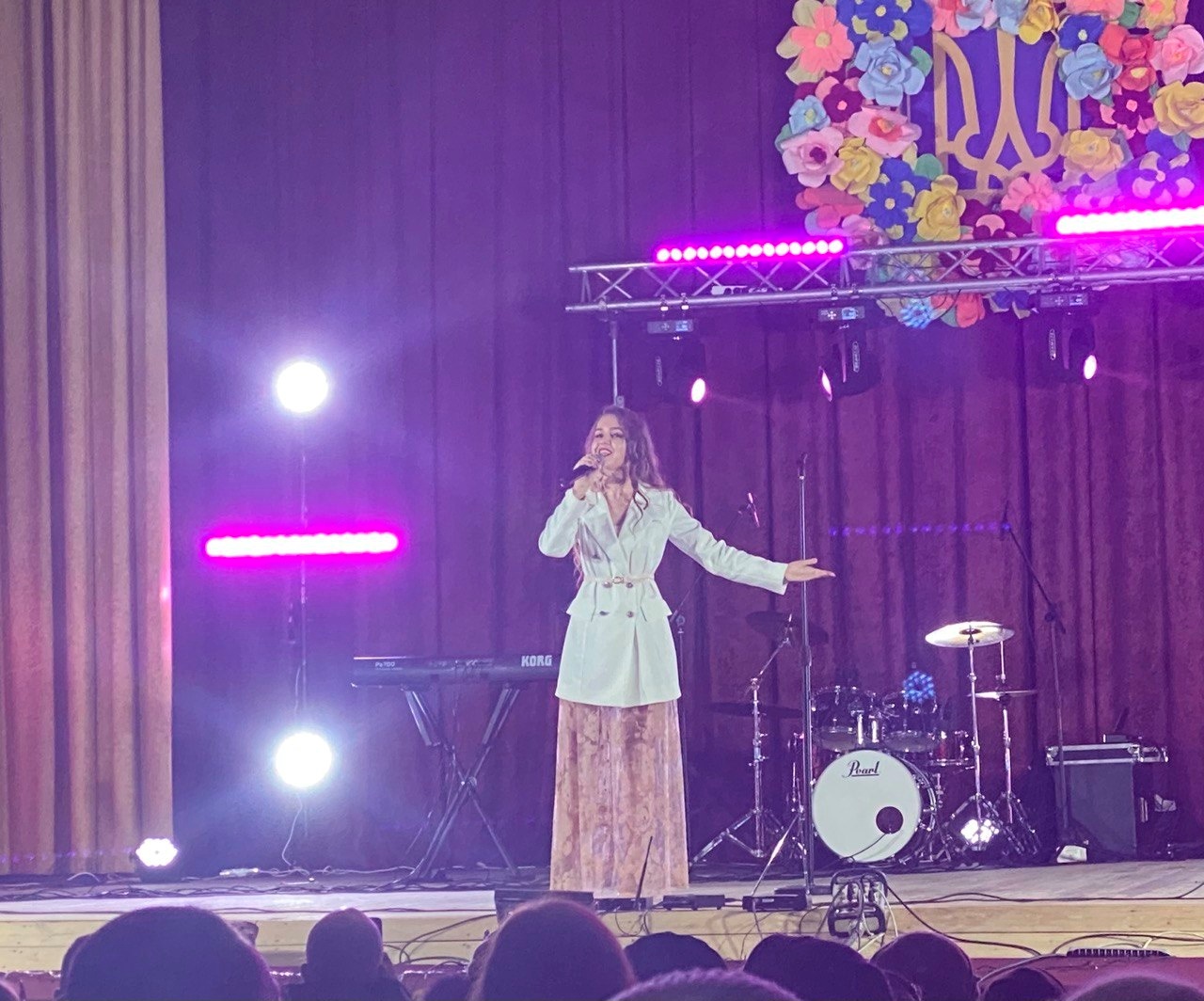 У рідному селі відбувся перший сольний концерт співака з Чортківщини Тараса Крупи