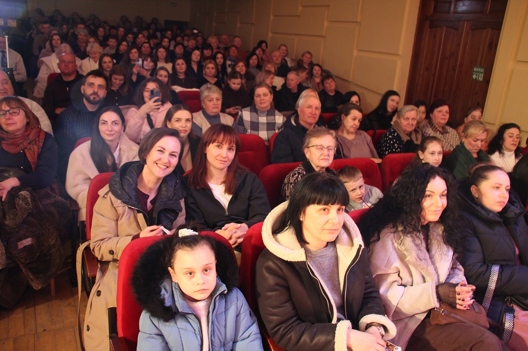 «Я – просто жінка!»: у Чорткові відбувся концерт, кошти з якого підуть на лікування нашої колеги