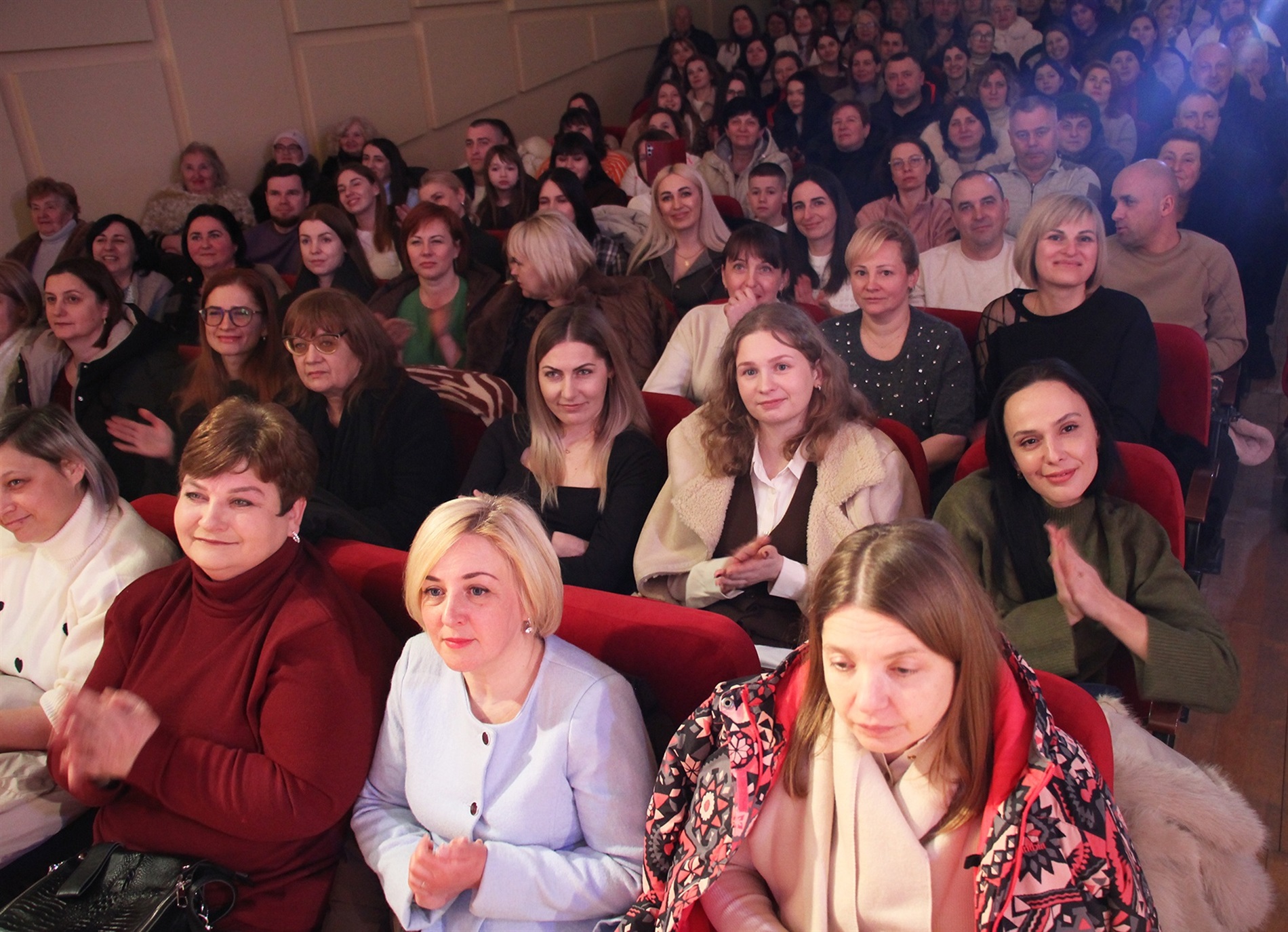 «Я – просто жінка!»: у Чорткові відбувся концерт, кошти з якого підуть на лікування нашої колеги