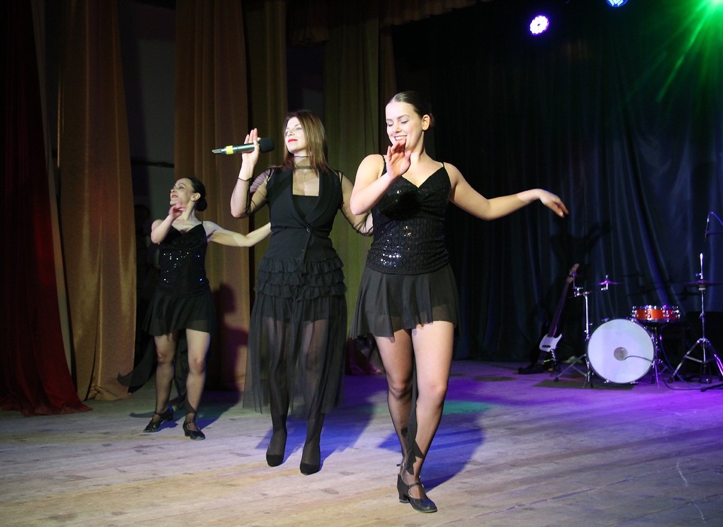 «Я – просто жінка!»: у Чорткові відбувся концерт, кошти з якого підуть на лікування нашої колеги