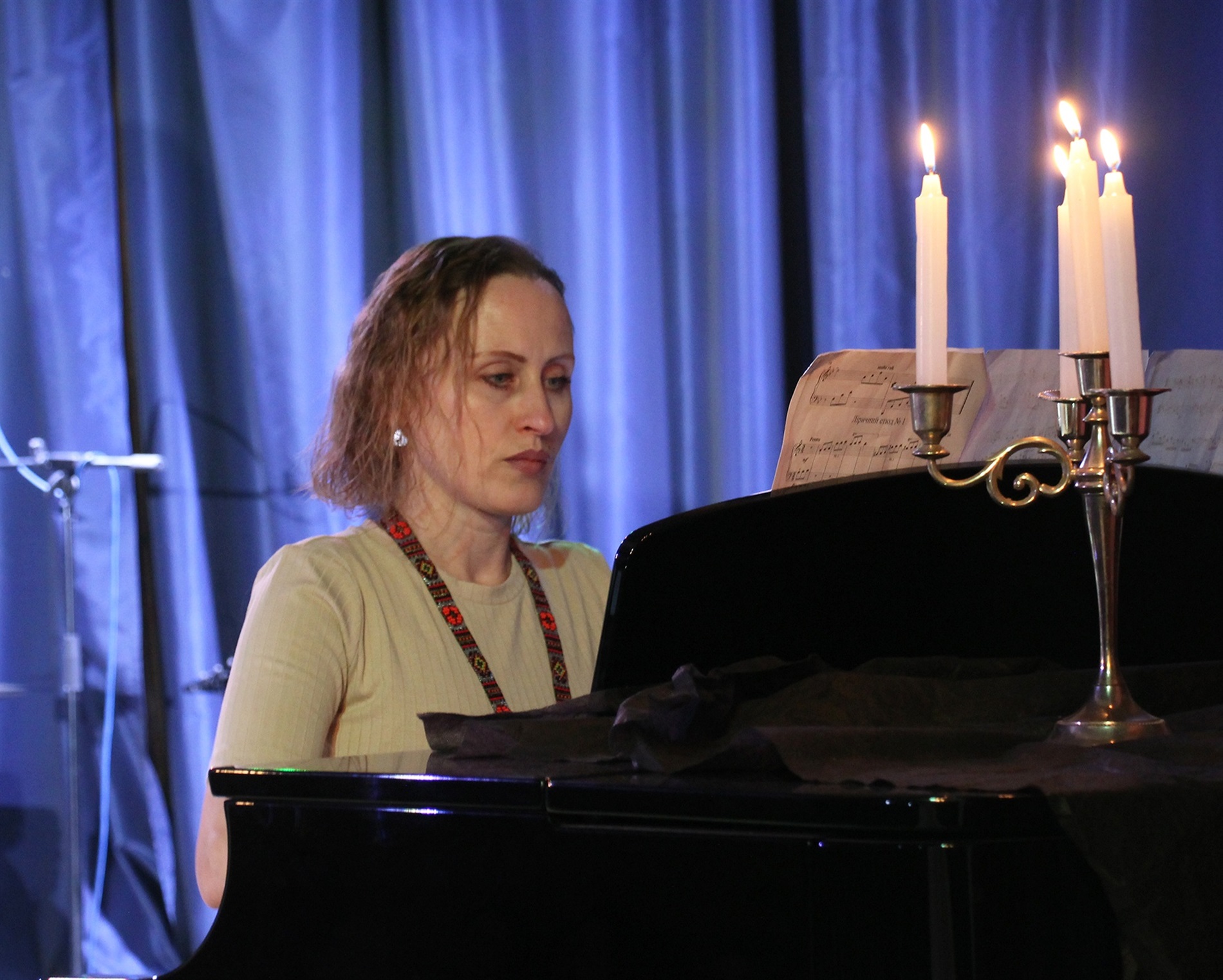 «Я – просто жінка!»: у Чорткові відбувся концерт, кошти з якого підуть на лікування нашої колеги