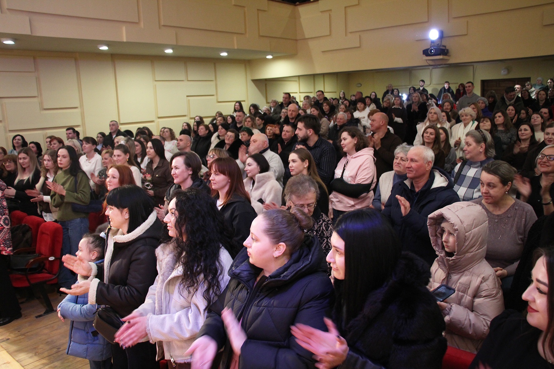 «Я – просто жінка!»: у Чорткові відбувся концерт, кошти з якого підуть на лікування нашої колеги