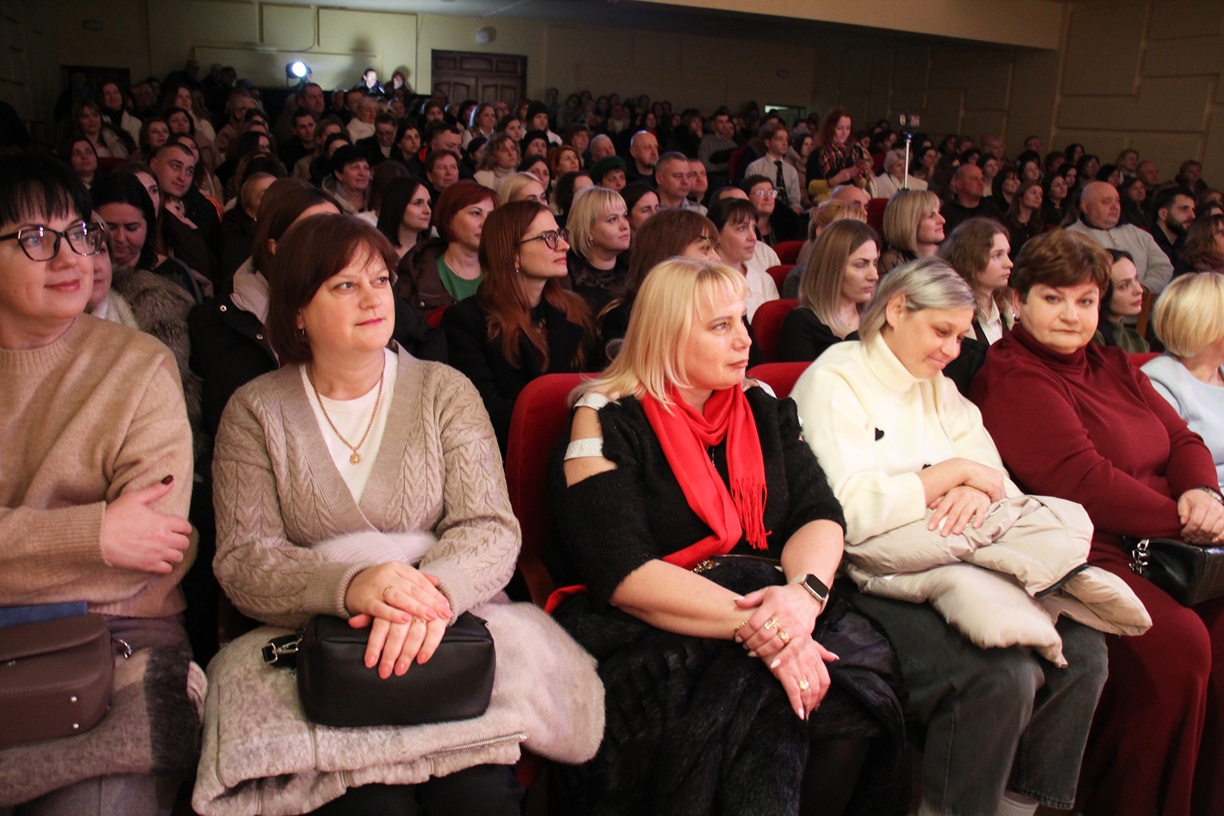 «Я – просто жінка!»: у Чорткові відбувся концерт, кошти з якого підуть на лікування нашої колеги