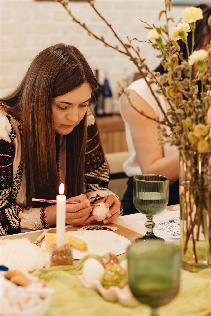 TVORY і відпочивай душею: у Чорткові відбувся майстер-клас з писанкарства