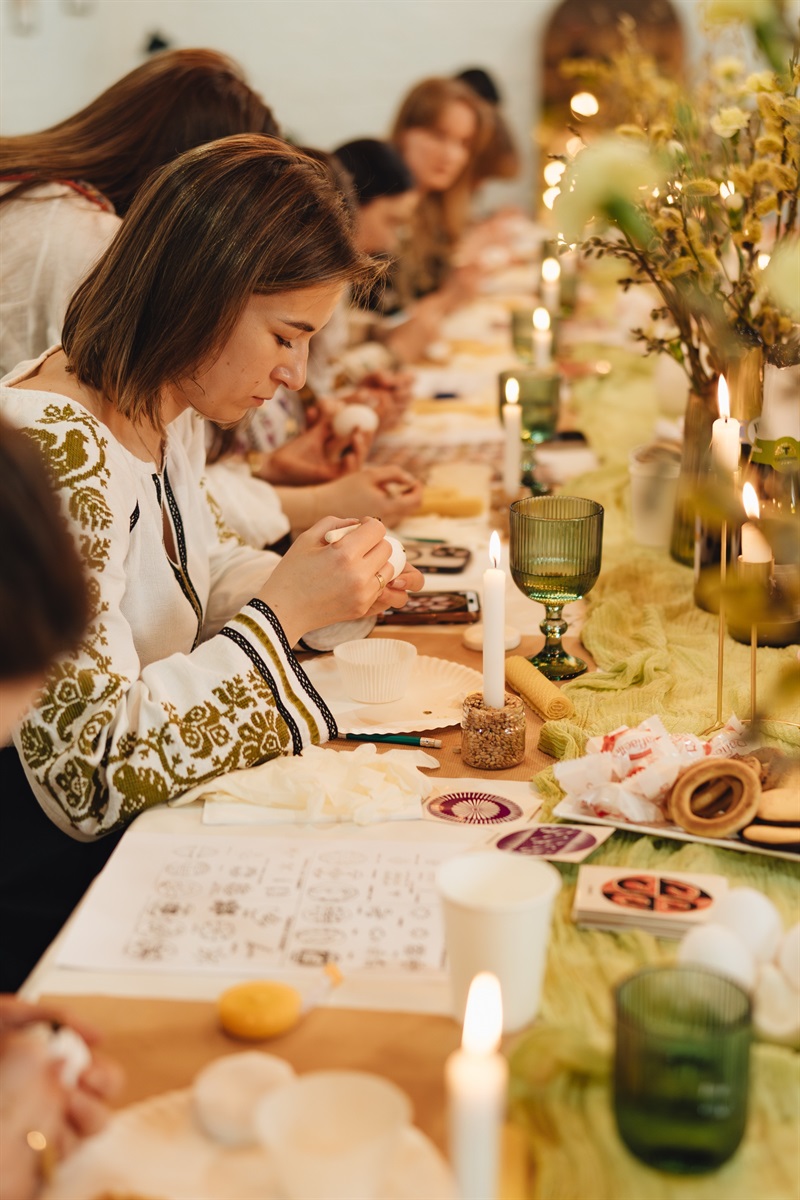 TVORY і відпочивай душею: у Чорткові відбувся майстер-клас з писанкарства