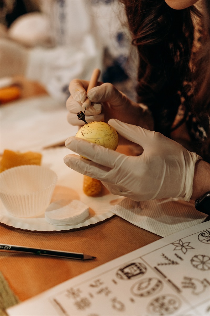 TVORY і відпочивай душею: у Чорткові відбувся майстер-клас з писанкарства